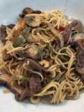 Noodles de ternera con pimientos