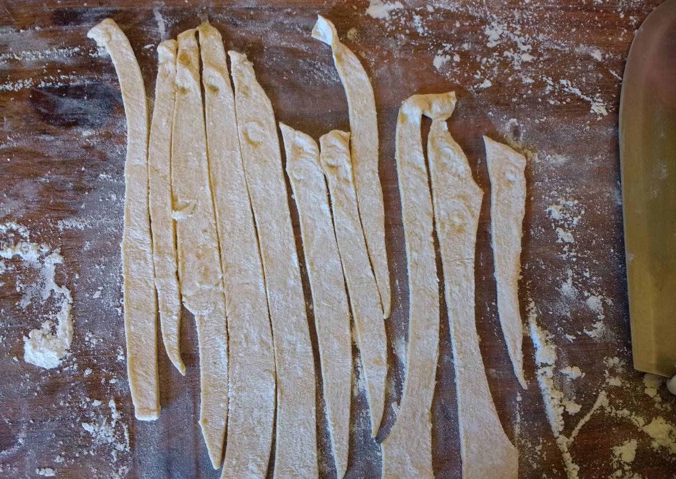 Fideos a cuchillo para hacer resfaloza (sopa o pastas)