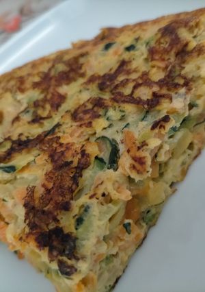 Una foto de Tortilla de calabacín y zanahoria