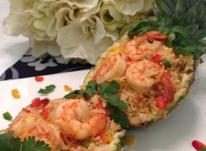 Hình của món Cơm chiên trái dứa !.