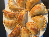 Empanadas argentinas de pollo y ternera molida !