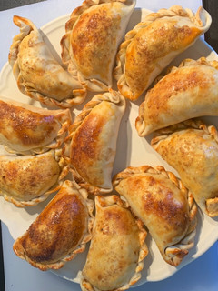 Una foto de Empanadas argentinas de pollo y ternera molida !