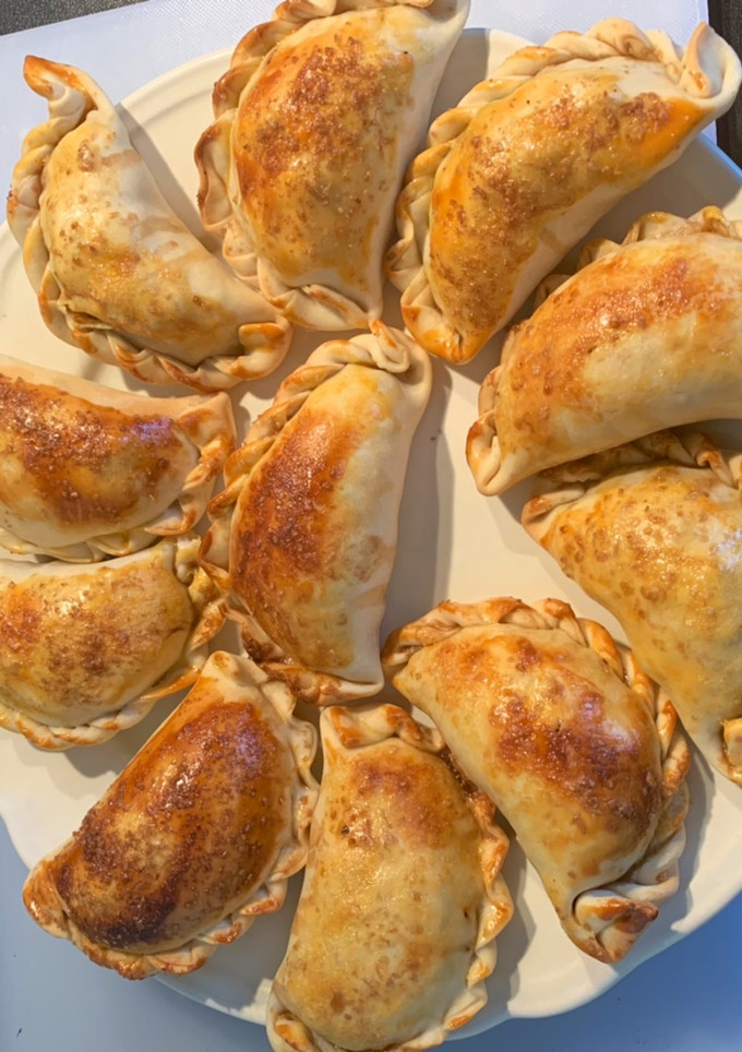 Una foto de Empanadas argentinas de pollo y ternera molida !