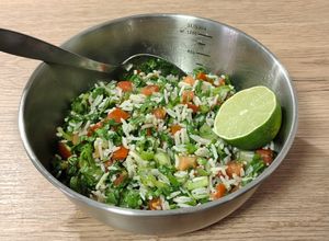 Foto principal de Cocina de Aprovechamiento: Ensalada de Pilaf y Espinacas Baby