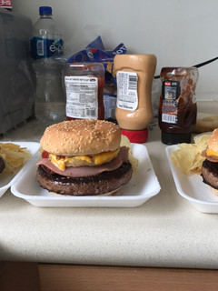 Una foto de Hamburguesa tropical meat lover