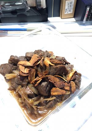 A picture of Beef cube with honey and black pepper.