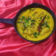 A picture of Kadhi with pakode.