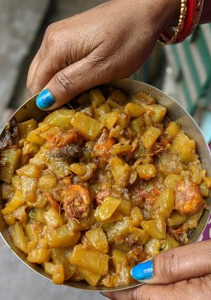 চিংড়ি দিয়ে লাউঘন্ট (chingri diye lau ghonto recipe in Bengali) রেসিপির প্রধান ছবি
