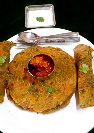 मेथी थेपला (methi thepla recipe in Hindi) रेसिपी मुख्य फोटो