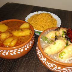 A picture of Dahi vada aloo dum.