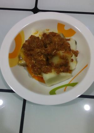 A picture of Boiled yam with egg sauce.