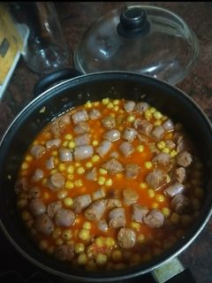 Una foto de Garbanzos con salchicha