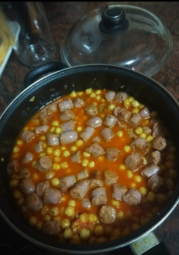 Una foto de Garbanzos con salchicha
