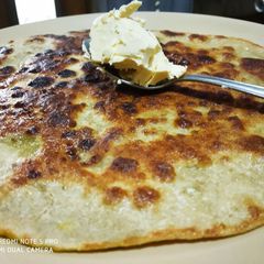 A picture of Green dhania chutney parantha.