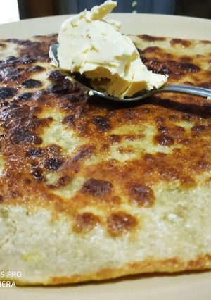 A picture of Green dhania chutney parantha.