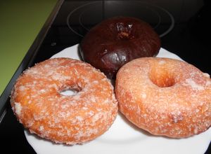 Foto principal de Donas de chocolate, coco y normales