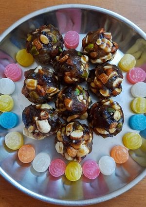A picture of Dry fruits laddo.