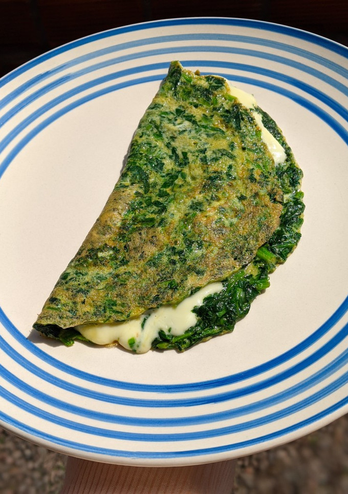 Una foto de Omelette de espinaca 🥬