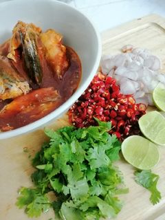 รูปของ ยำปลากระป๋อง