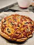 Pizza de bacon y champiñones, con masa de pizza integral de cerveza Guinness! 🍻