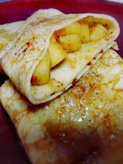 Una foto de Crepes de manzana con miel