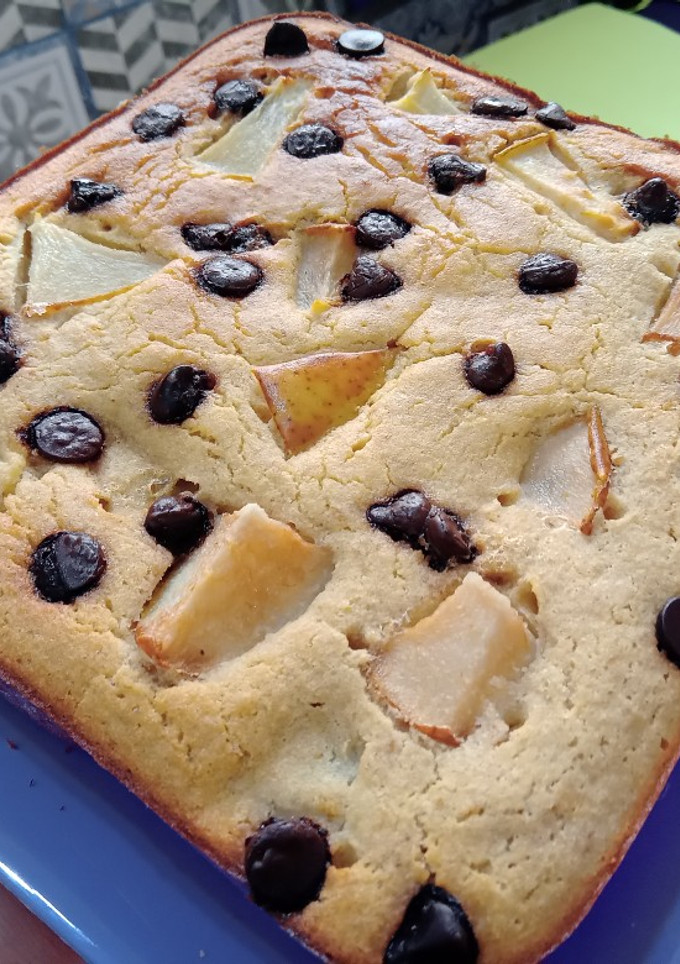 Una foto de Budín de pera y chips 🖤 sin gluten