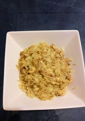 Una foto de Pollo al curry con arroz basmati