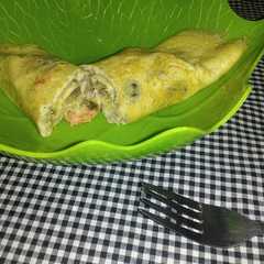 A picture of Omelet udang ati ampela keju (keto friendly).