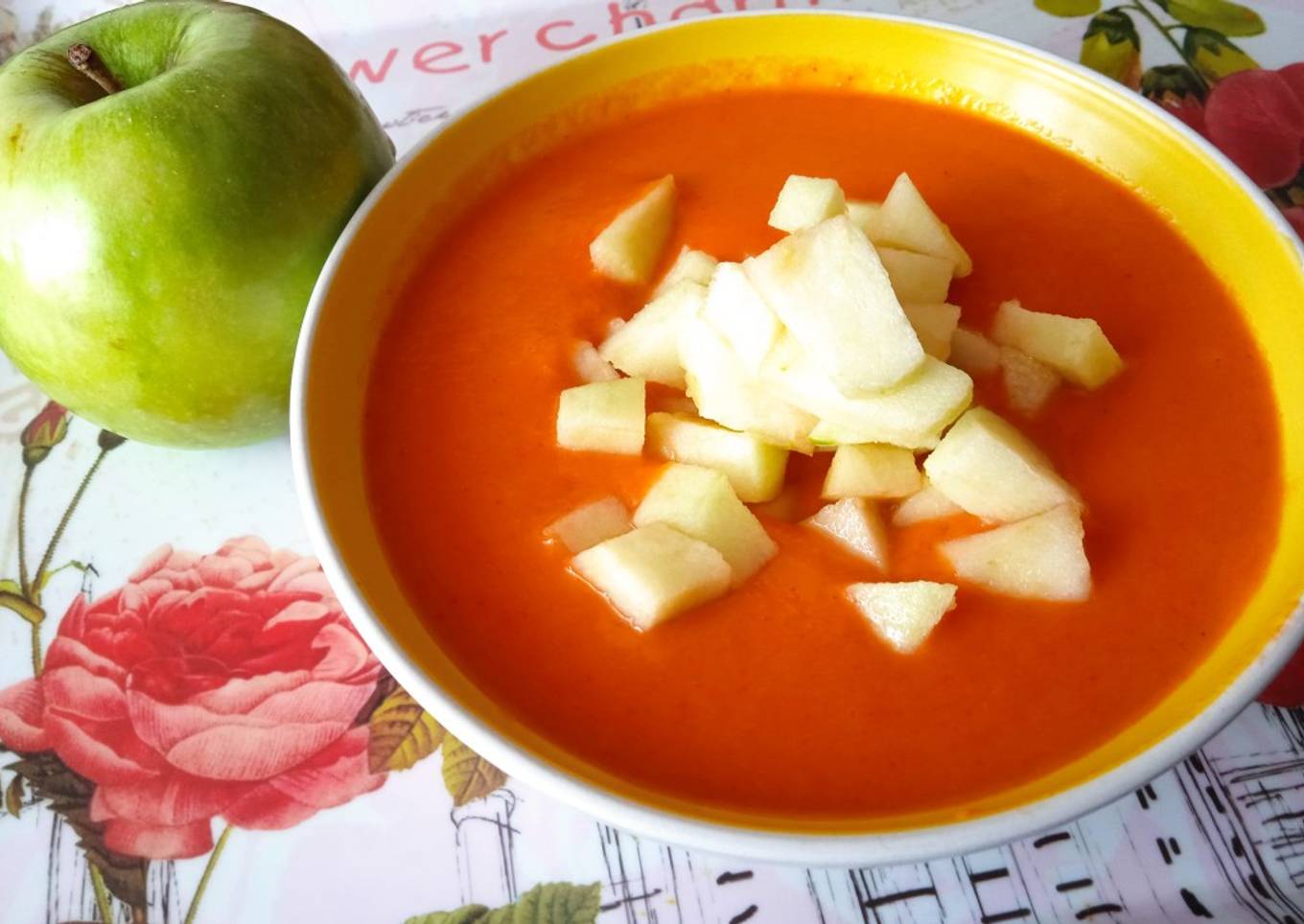 Gazpacho de pimiento rojo asado🌶️ y manzana 🍏