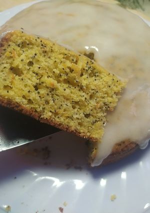 Una foto de Torta Matera De Mandarina Y Semillas De Amapola