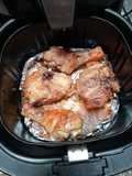 Pollo asado en la máquina freidora de aire cleen