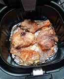 Pollo asado en la máquina freidora de aire cleen