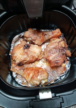 Una foto de Pollo asado en la máquina freidora de aire cleen
