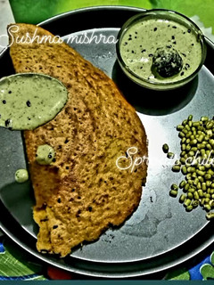 मूंग स्प्राउट्स चीला विथ चटनी । रेसिपी मुख्य फोटो