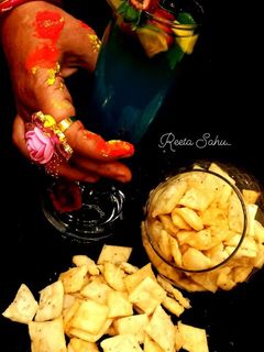 मठरी (Mathri recipe in hindi) रेसिपी मुख्य फोटो