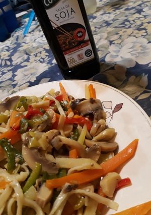 Una foto de Wok de Pollo y Fideos
