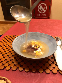 Una foto de Sopa de picadillo con caldo de puchero chup, chup