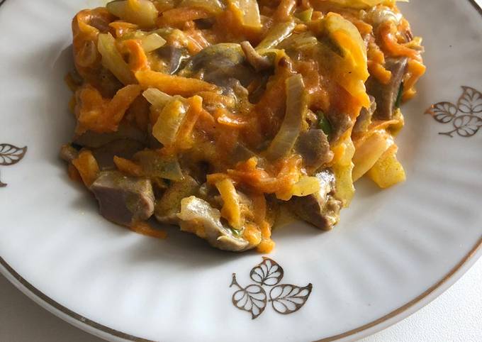 Простой и вкусный рецепт: желудки куриные на сковороде с луком и морковью