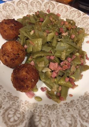 Una foto de Judías verdes con jamón y albóndigas muy rápidas
