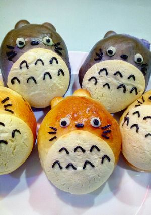 A picture of Totoro bread bun.