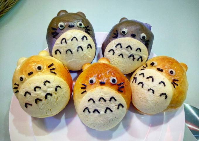 Steps to Prepare Jamie Oliver Totoro bread bun