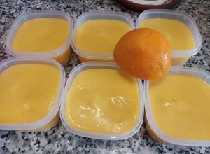 Una foto de Flan Potax de naranja
