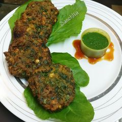 A picture of Spinach dal vada.