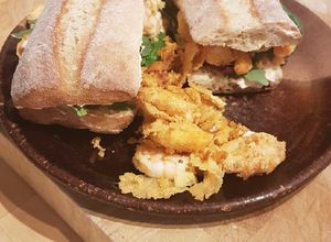Una foto de Sándwich de camarones estilo Nueva Orleans ("PoBoy")