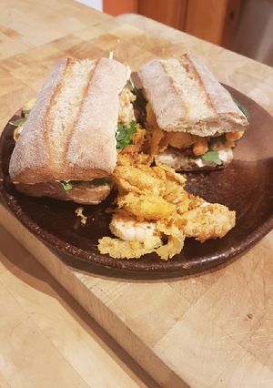 Una foto de Sándwich de camarones estilo Nueva Orleans ("PoBoy")