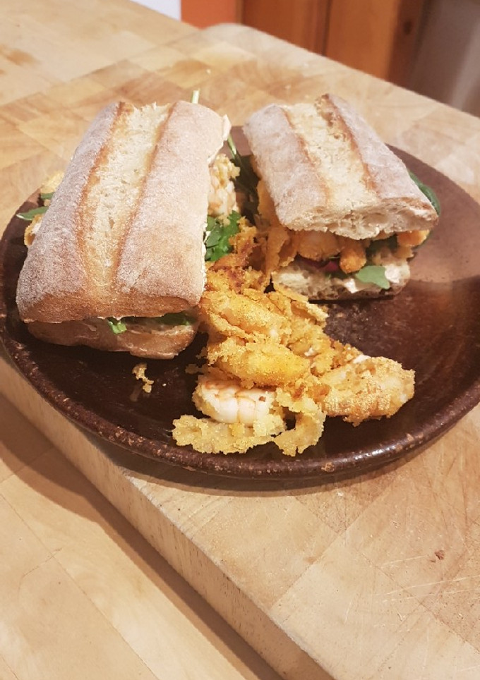 Una foto de Sándwich de camarones estilo Nueva Orleans ("PoBoy")