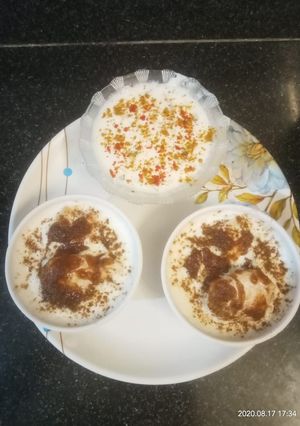 A picture of Dahi vada.