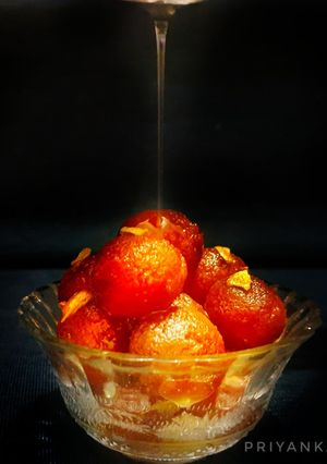 इंन्स्टंट गुलाबजाम (gulabjaam recipe in marathi) रेसिपी चे मुख्य फोटो