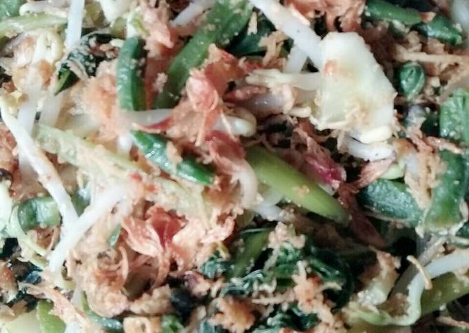 Wajib coba! Resep enak bikin Urap sayur pedesnya pool  sesuai selera