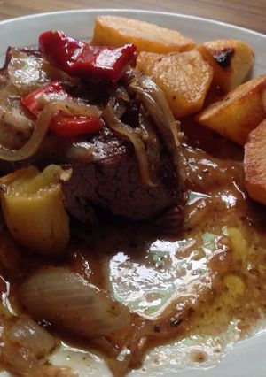 Una foto de Carne al horno con papas